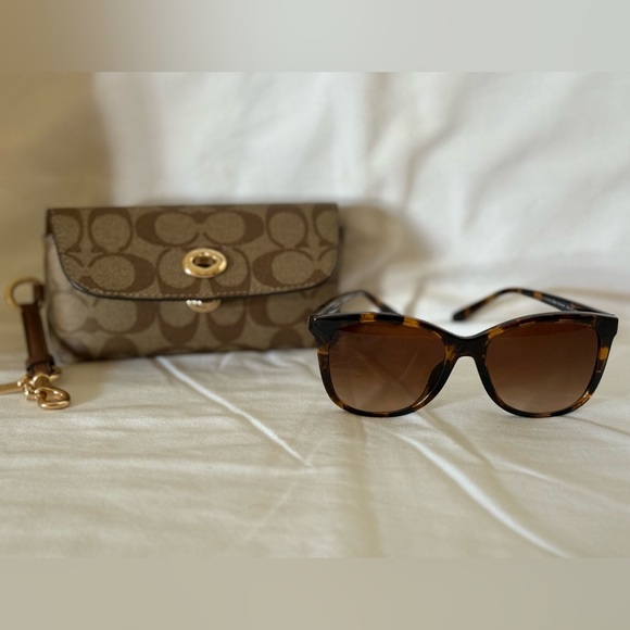 Coach Sunglasses With Case - Picture 1 of 9